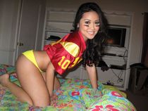 Super sizzling Raven Hart